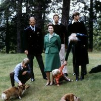 Kraljica Elizabeta II. sa psima