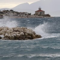 Olujno jugo u Makarskoj