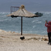 Olujno jugo u Makarskoj