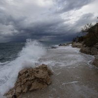 Olujno jugo u Makarskoj