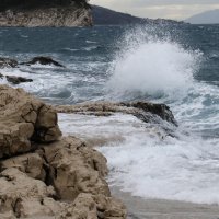 Olujno jugo u Makarskoj