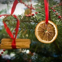 Božićne dekoracije od osušenih kriški naranče