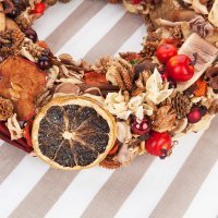 Božićne dekoracije od osušenih kriški naranče