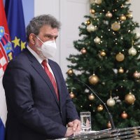 Zagreb: Beroš i Fuch potvrdili kako srednjoškolci prelaze na online nastavu