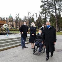 Bandić položio vijenac na grob Franje Tuđmana