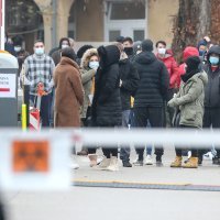 Gužva ispred trijažnih šatora u zaraznoj bolnici Fran Mihaljević