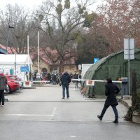 Gužva ispred trijažnih šatora u zaraznoj bolnici Fran Mihaljević