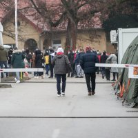 Gužva ispred trijažnih šatora u zaraznoj bolnici Fran Mihaljević