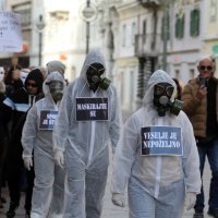 Rijeka: Prosvjed zbog mjera u borbi protiv koronavirusa
