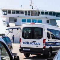 Kontrola propusnica na trajektu za Supetar