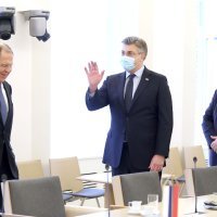 Premijer Plenković izašao iz izolacije i susreo se sa Sergejom Lavrovom