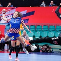 Paula Posavec, lijevo krilo