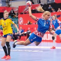 Dora Krsnik, srednja vanjska