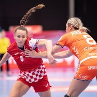 Stela Posavec, srednja vanjska