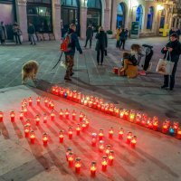 Zakupci poslovnih prostora zapalili lampione ispred Gradske palače