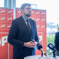 Rijeka: Konferencija za medije SDP-a na kojoj je sudjelovao i Peđa Grbin