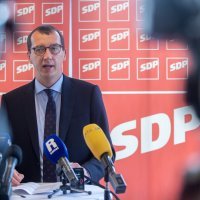 Rijeka: Konferencija za medije SDP-a na kojoj je sudjelovao i Peđa Grbin