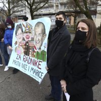 Konferencija za medije Radničke fronte ispred Kraša