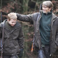Lasse Fogelstrom i  Mads Mikkelsen u filmu 'The Hunt' (2012.)