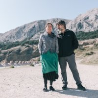 Autori instalacije Kapi SmiljanRadić & MarcelaCorrea u Baški