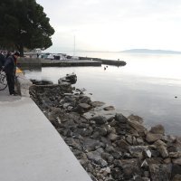 Kaštel Stari: Mjesto prometne nesreće u kojoj je osobno vozilo sletjelo u more