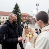 Josip Bozanić predvodi misu u oštećenoj katedrali