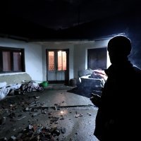 Glina: Zbog straha od novog potresa mnogi uz vatru proveli noć na ulici