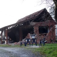 Razrušene kuće u Majskoj Poljani