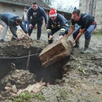 Mještani Mečenčana u strahu zbog rupa koje se otvaraju pokraj kuća