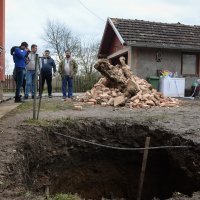 Mještani Mečenčana u strahu zbog rupa koje se otvaraju pokraj kuća