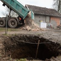 Mještani Mečenčana u strahu zbog rupa koje se otvaraju pokraj kuća