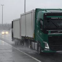 Kontejneri i kamp kućice iz Šibenika i Istre na putu za Petrinju