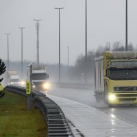 Kontejneri i kamp kućice iz Šibenika i Istre na putu za Petrinju