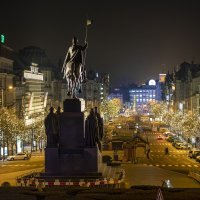 Praški ugostitelji prosvjedovali paleći svijeće u kriglama