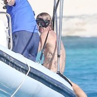 Brad Pitt i Flea na Karibima