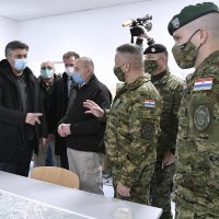 Premijer Andrej Plenković sudjelovao je na sastanku kriznog stožera u Petrinji