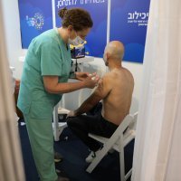 Izrael je cijepio gotovo milijun ljudi u manje od dva tjedna