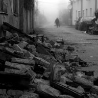 Razrušen i sablazno prazan centar Gline