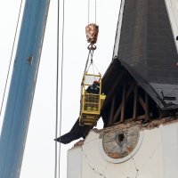 Uklanjanje oštećenog tornja sisačke katedrale