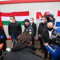 Uručena prva dva kontejnera mađarske donacije potresom pogođenim područjima