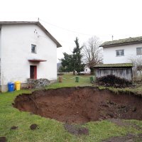 Rupa u zemlji u selu Mečenčani