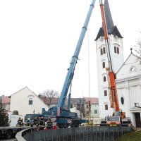 Uklanjanje tornja katedrale u Sisku