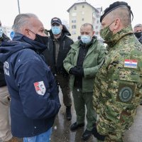 Petrinja: Obilazak vojske koja priprema prostor za kontejnersko naselje