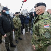 Petrinja: Obilazak vojske koja priprema prostor za kontejnersko naselje