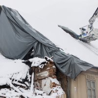 Vatrogasci i dalje uklanjaju opasne dimnjake u centru Petrinje