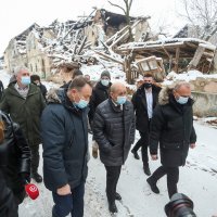 Ministar Gordan Grlić Radman i francuski ministar Jean-Yves Le Drian obišli centar Petrinje