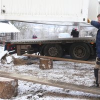 Obitelj Likević nakon potresa dobila mobilnu kućicu od Caritasa