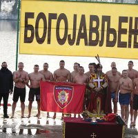 Tradicionalno plivanje za 'časni krst' na Bogojavljenje u Beogradu