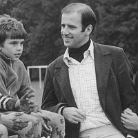 Joe Biden sa sinovima Beauom i Hunterom te budućom suprugom Jill