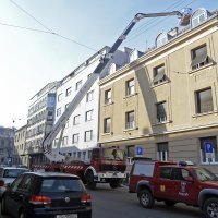 Vatrogasci saniraju krov i dimnjak zgrade u kojoj živi Zoran Milanović